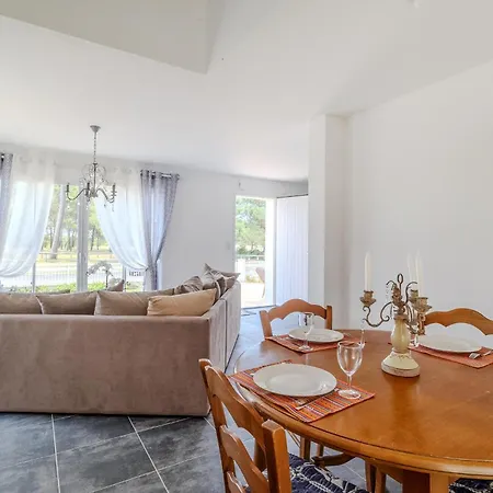 Beach Front Home In Marennes-Hiers-Brouage Hébergement de vacances Marennes (Charente-Maritime)