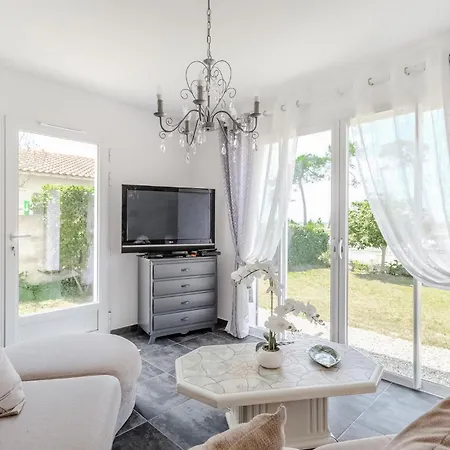 Beach Front Home In Marennes-Hiers-Brouage * Marennes (Charente-Maritime)