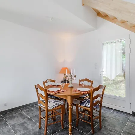 Beach Front Home In Marennes-Hiers-Brouage Hébergement de vacances